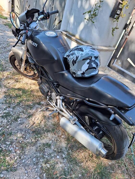 Ducati Monster 750 Dark (1999 - 02) (4)