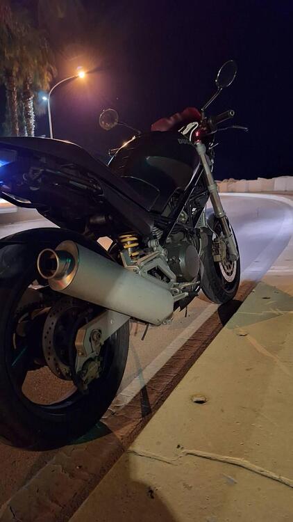 Ducati Monster 750 Dark (1999 - 02) (5)