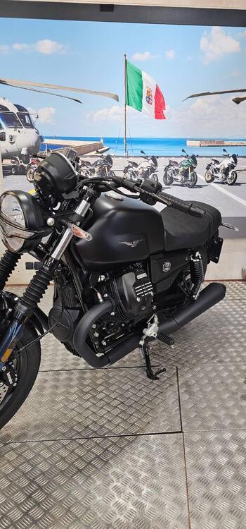 Moto Guzzi V7 Stone (2021 - 24) (2)