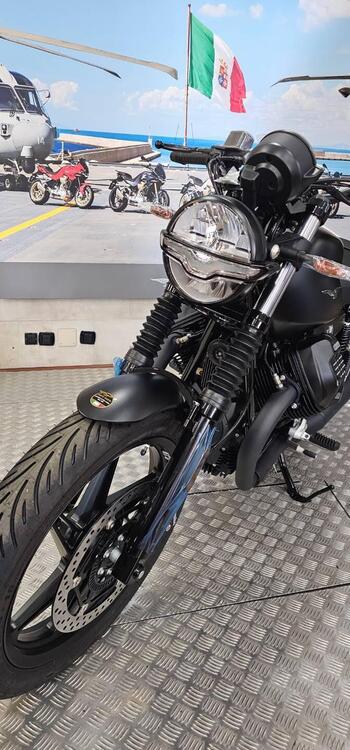 Moto Guzzi V7 Stone (2021 - 24) (3)