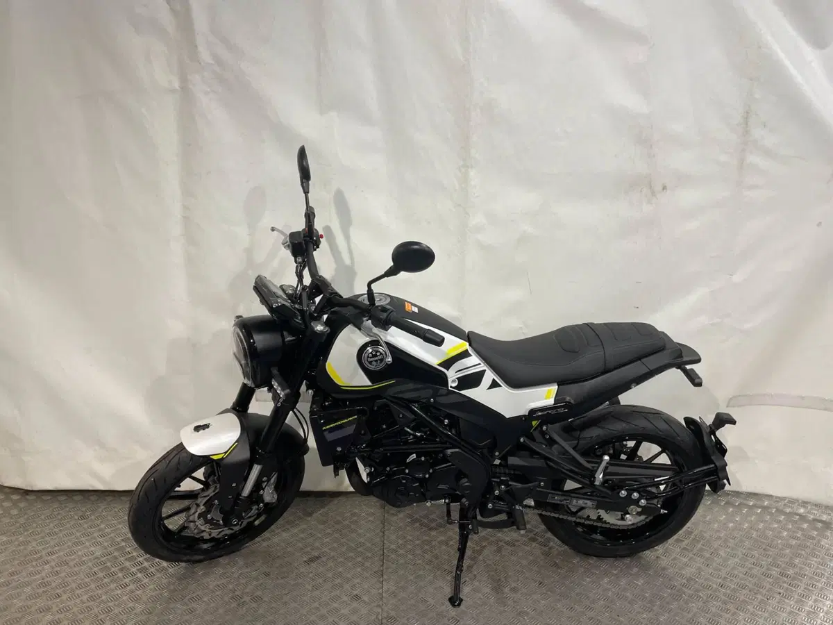 Benelli Leoncino 250 (2021 - 25) (2)