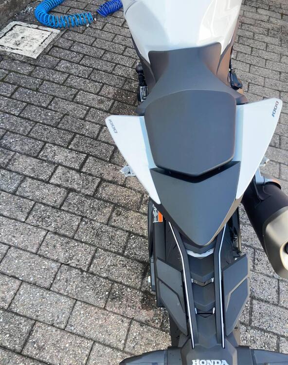 Honda CB 1000 Hornet (2025) (3)