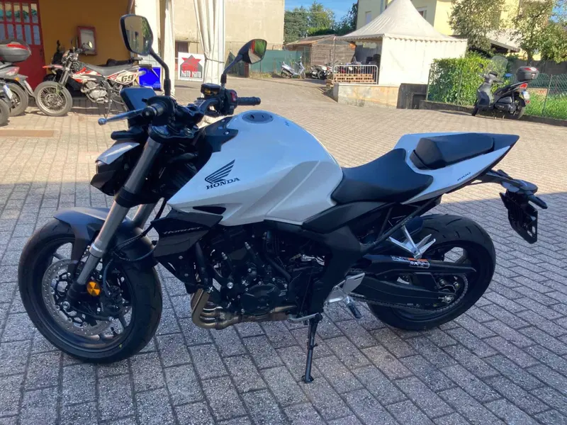 Honda CB 1000 Hornet (2025 - 26) (4)