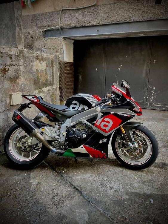 Aprilia RSV4 RF ABS (2015 - 17)