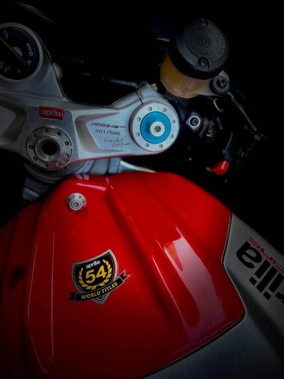 Aprilia RSV4 RF ABS (2015 - 17) (2)