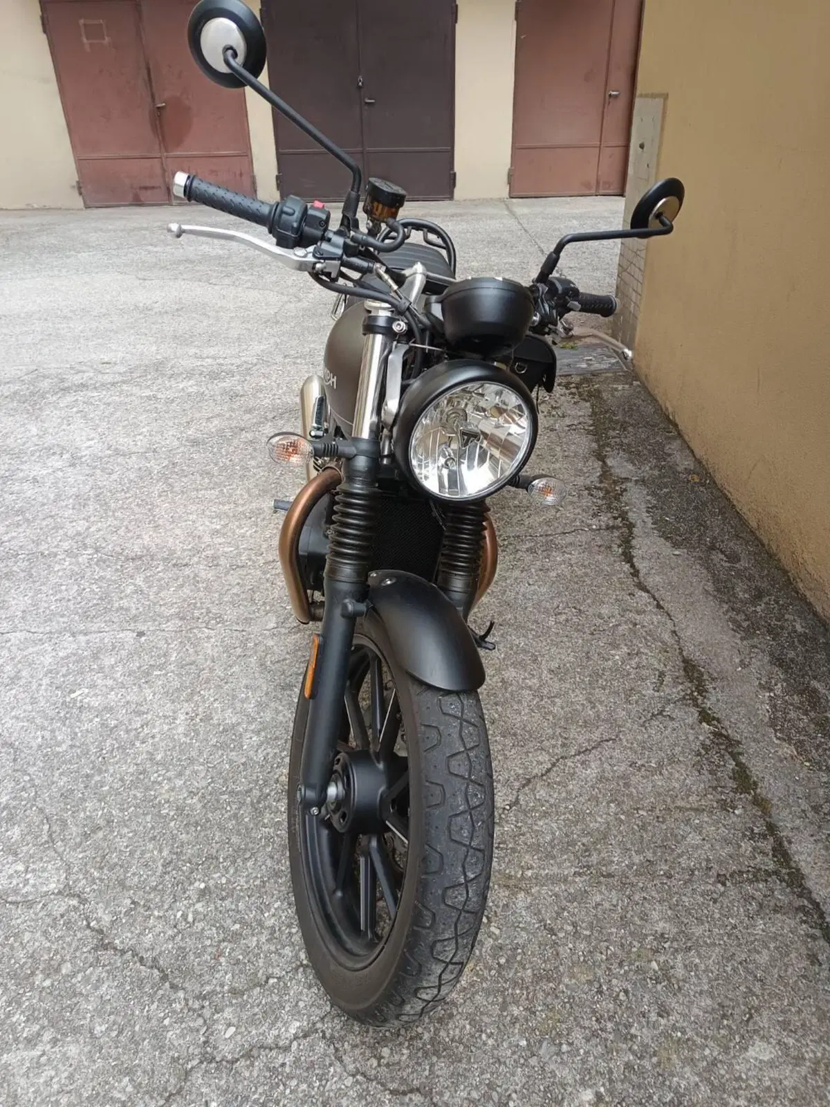 Triumph Street Twin 900 (2021 - 22) (4)