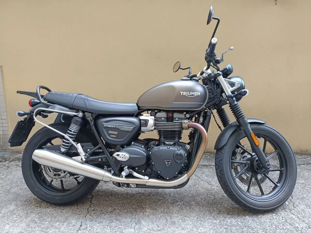 Triumph Street Twin 900 (2021 - 22) (5)