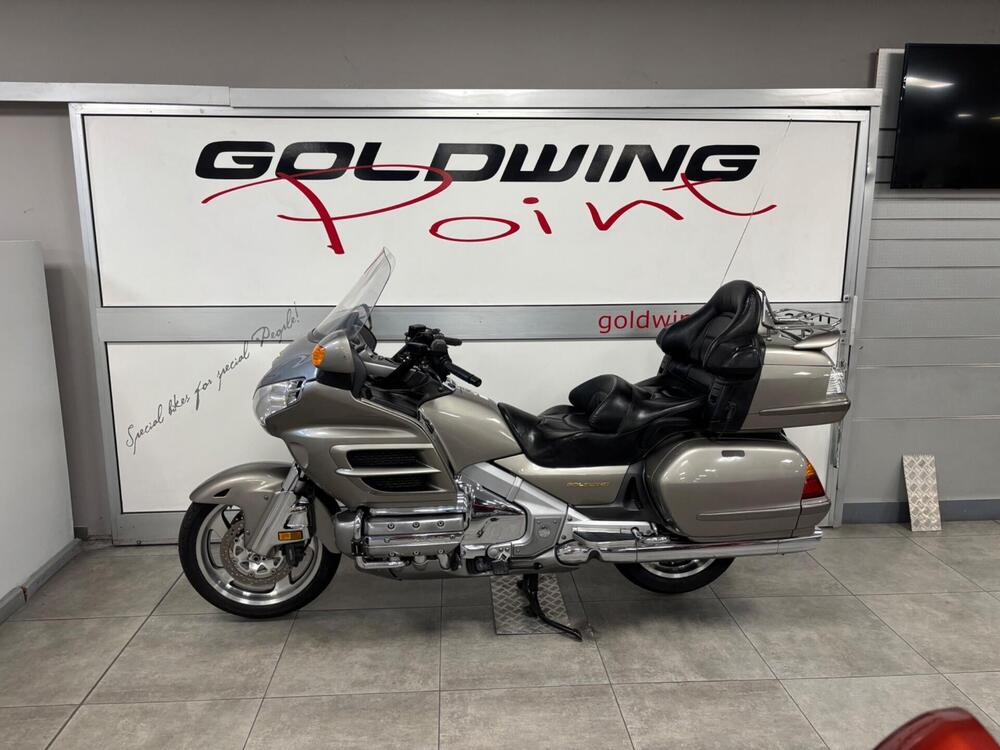 Honda GL 1800 Gold Wing (2000 - 05) (2)