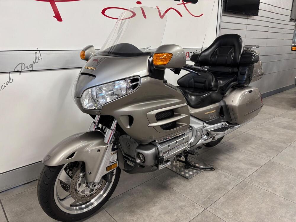 Honda GL 1800 Gold Wing (2000 - 05) (4)