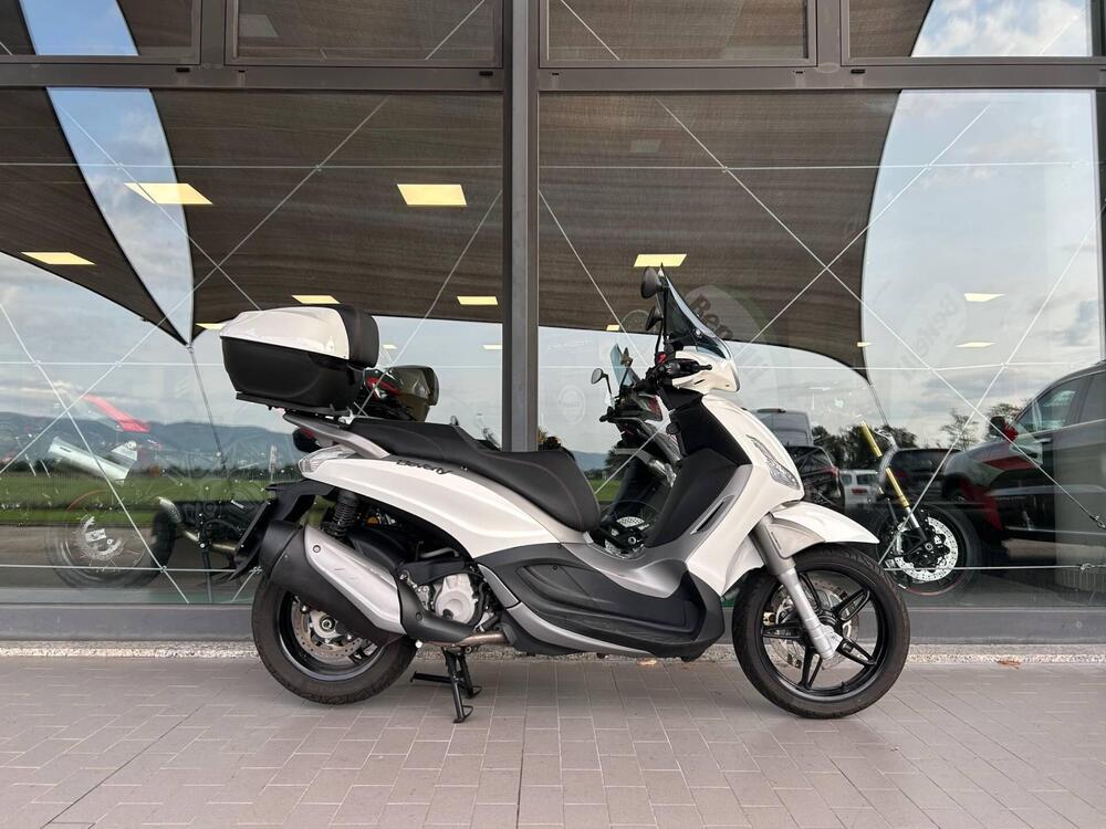 Piaggio Beverly 350 SportTouring ie ABS (2011 - 17) (2)