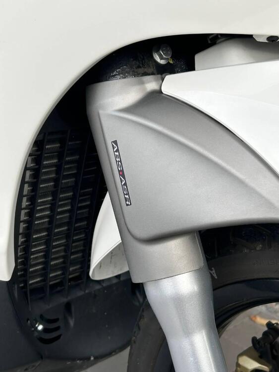 Piaggio Beverly 350 SportTouring ie ABS (2011 - 17) (4)