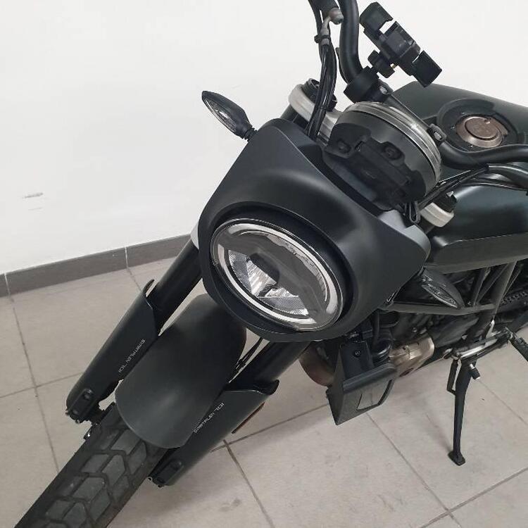Husqvarna Svartpilen 701 (2019) (3)