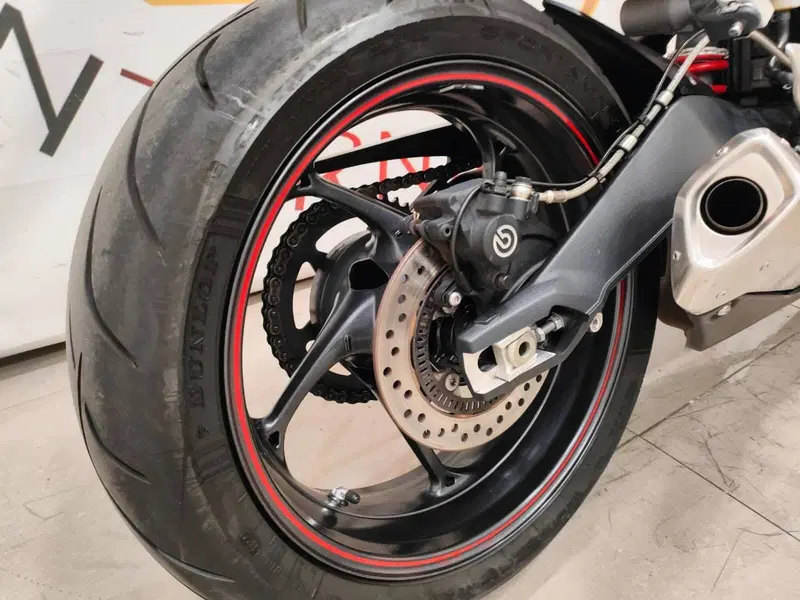 Triumph Street Triple R (2017 - 20) (4)