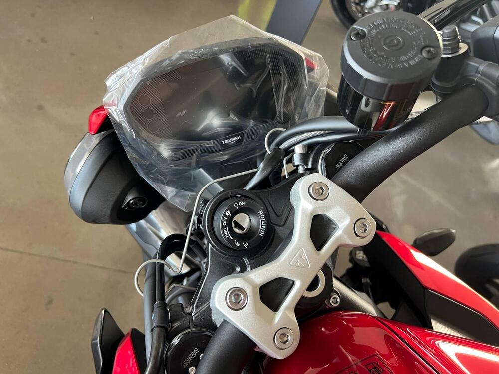 Triumph Street Triple 765 RS (2023 - 25) (2)