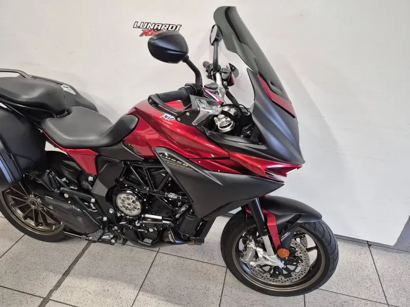 MV Agusta Turismo Veloce 800 Lusso SCS (2021 - 26) (2)
