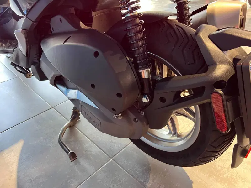 Piaggio Beverly 300 Hpe (2021) (14)