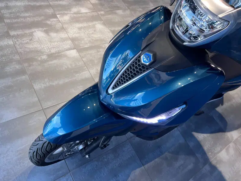 Piaggio Beverly 300 Hpe (2021) (6)