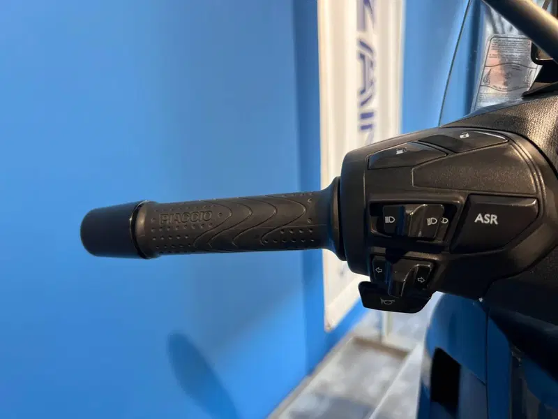 Piaggio Beverly 300 Hpe (2021) (10)