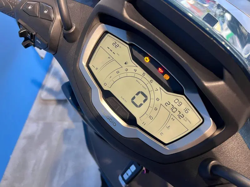 Piaggio Beverly 300 Hpe (2021) (9)