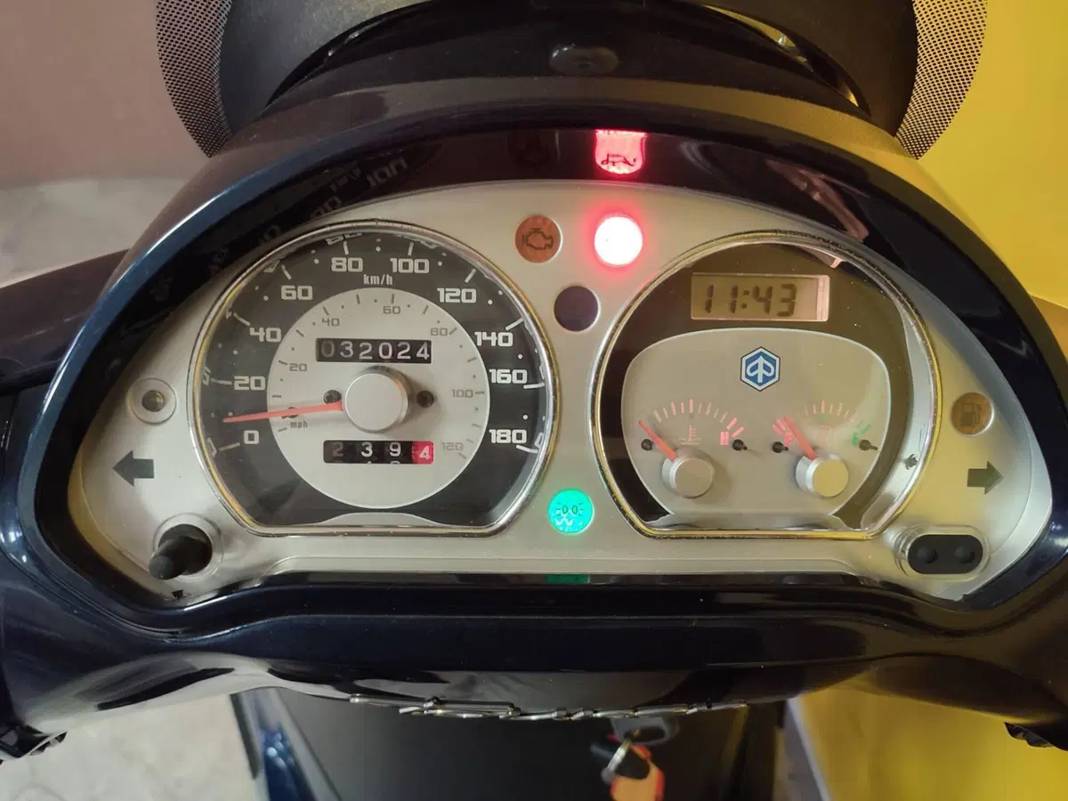 Piaggio Beverly Tourer 300 (5)