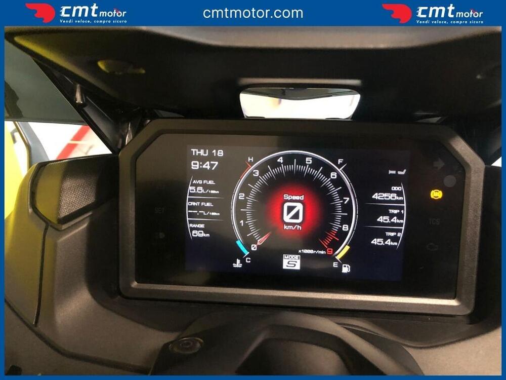 Yamaha T-Max 560 Tech Max (2021) (5)