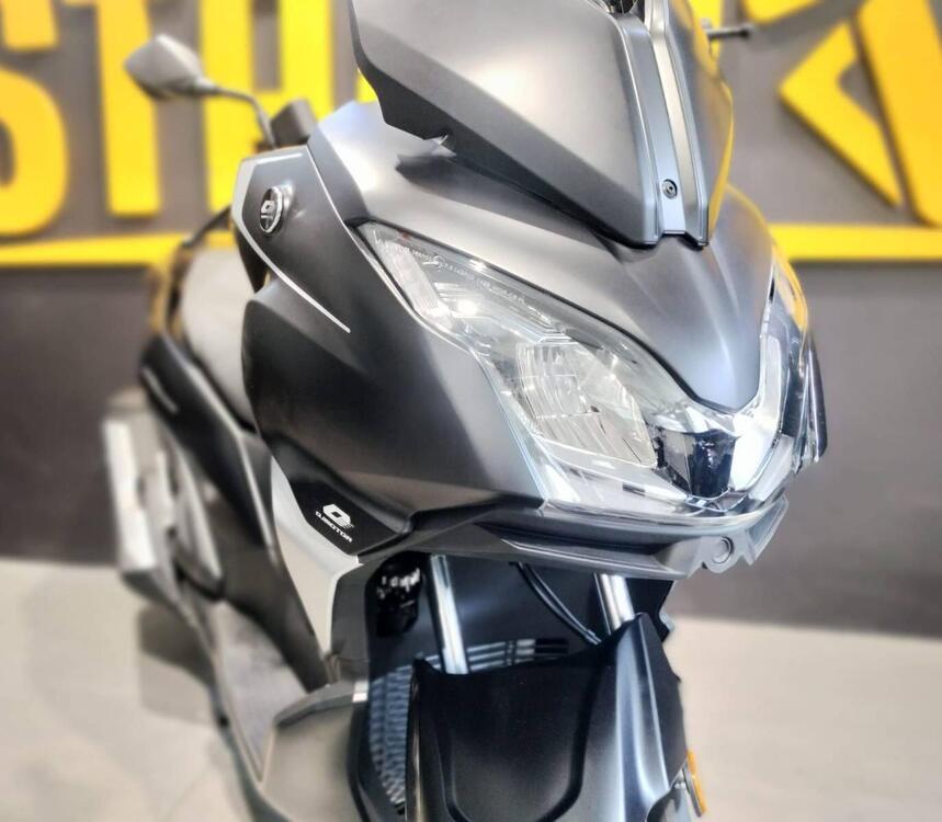 QJ Motor MTX 300 (2025) (5)