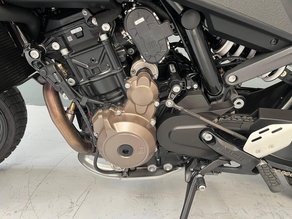 Husqvarna Svartpilen 801 (2024 - 25) (3)