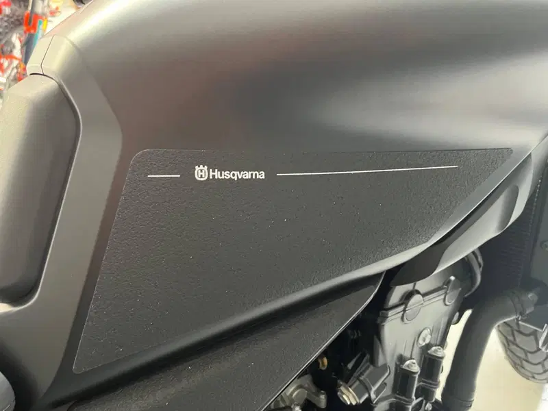 Husqvarna Svartpilen 801 (2024 - 26) (6)
