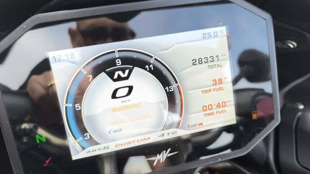 MV Agusta Turismo Veloce 800 Lusso SCS (2021 - 25) (3)