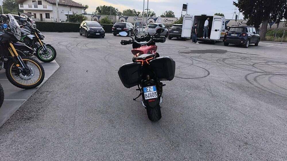 MV Agusta Turismo Veloce 800 Lusso SCS (2021 - 25) (4)