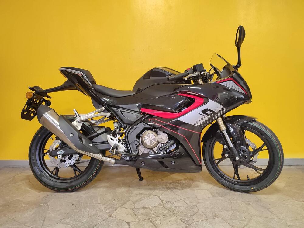 QJ Motor SRK 125 R (2025) (3)