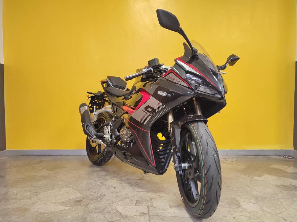 QJ Motor SRK 125 R (2025) (2)