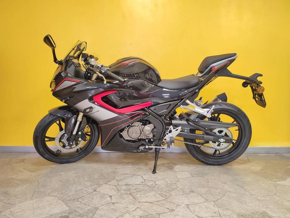 QJ Motor SRK 125 R (2025)