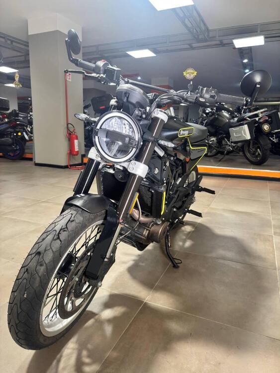 Husqvarna Svartpilen 401 (2018 - 19) (3)