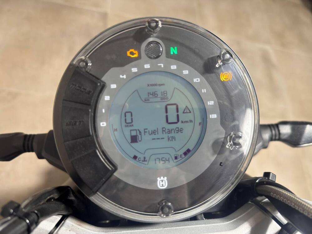 Husqvarna Svartpilen 401 (2018 - 19) (5)