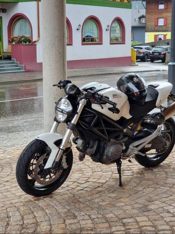 Ducati Monster 696 (2008 - 13) (2)