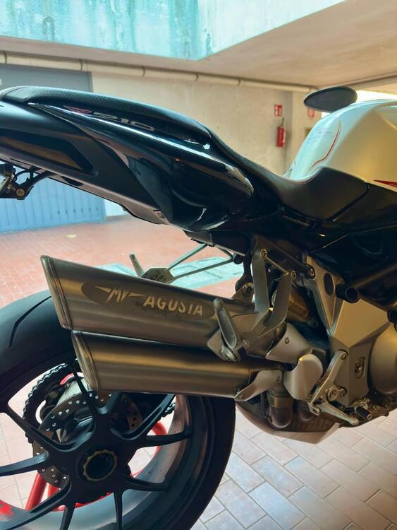 MV Agusta Brutale 910 R (2006 - 11) (5)