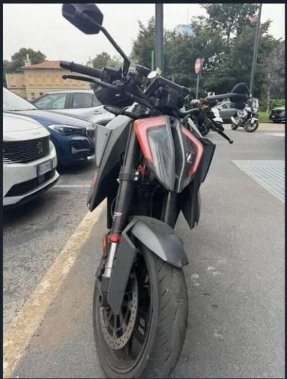 KTM 1290 Super Duke R (2021) (2)