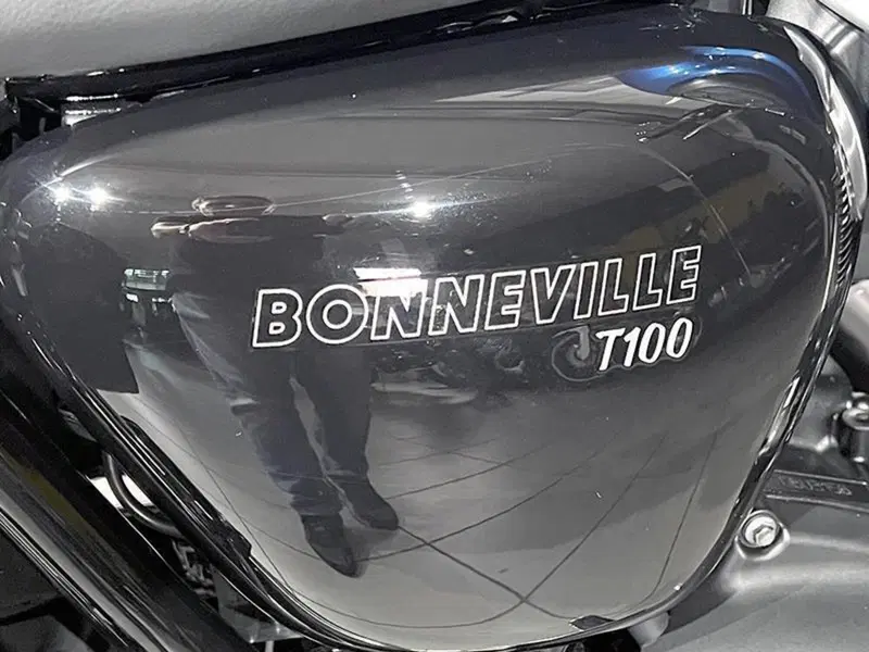 Triumph Bonneville Bobber TFC (2025) (4)
