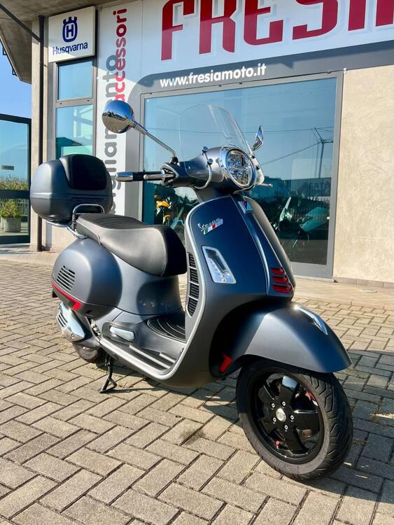 Vespa GTS 300 Hpe (2019) (2)