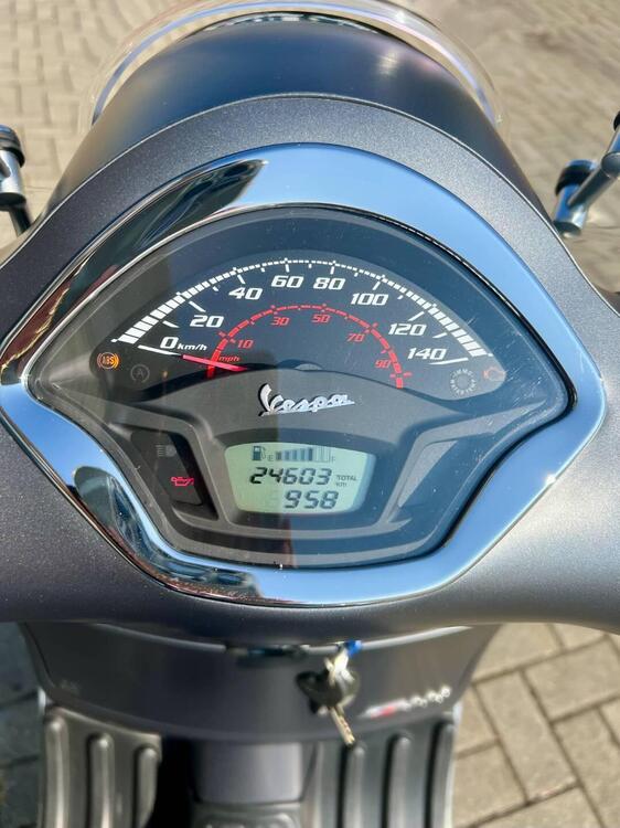 Vespa GTS 300 Hpe (2019) (4)