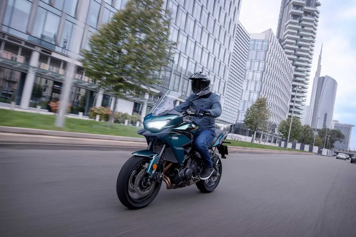 Kawasaki: nuove promo per la Versys 650 (4)