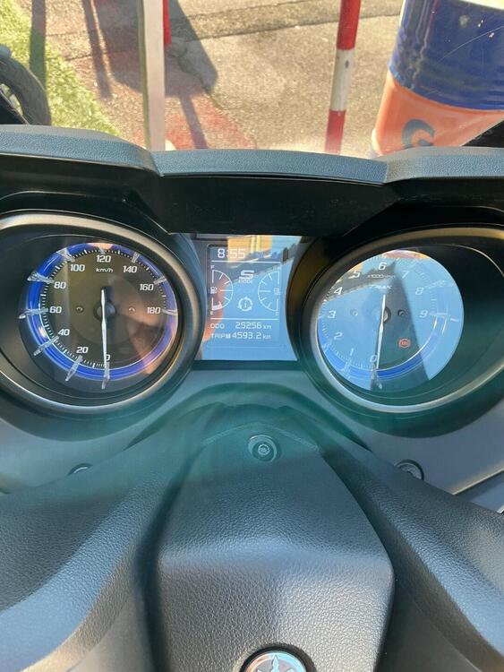 Yamaha T-Max 560 Tech Max (2020) (5)