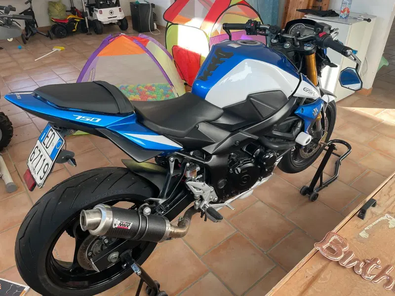 Suzuki GSR 750 Z ABS (2015 -16) (2)
