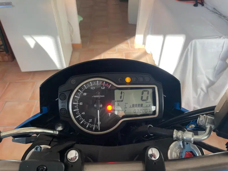 Suzuki GSR 750 Z ABS (2015 -16) (4)