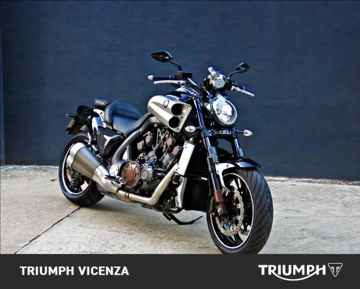 Yamaha VMAX (2008 - 17) (7)