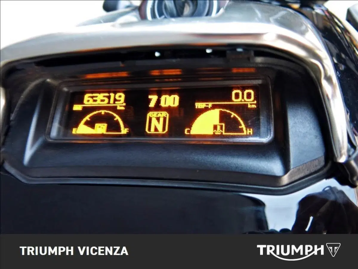 Yamaha VMAX (2008 - 17) (9)