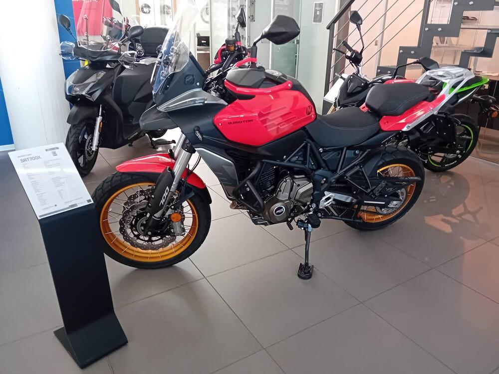 QJ Motor SRT 700 SX (2025) (2)