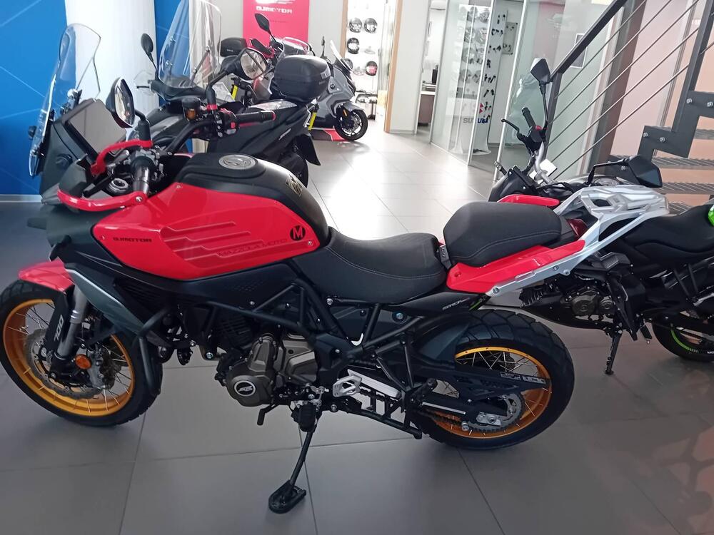 QJ Motor SRT 700 SX (2025) (3)