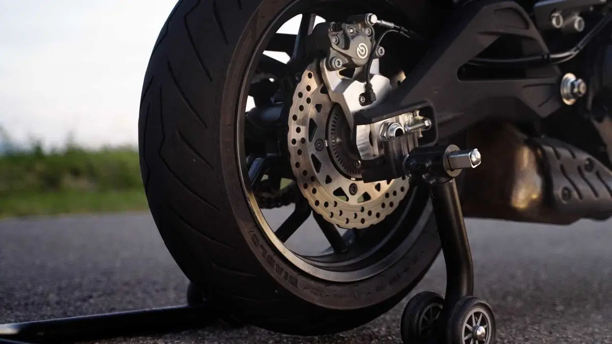 Italjet Dragster 700 Twin, moto o scooter? Lo chiamano mooter, lo abbiamo provato in pista a Imola (6)